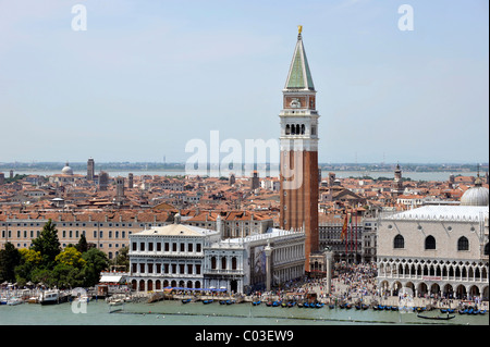 Campanile di San Marco e Campanile di San Marco la Basilica, il Museo Archeologico e il Palazzo Ducale e Piazza San Marco Foto Stock