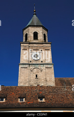 La torre della chiesa parrocchiale di San Salvator e Santa Croce, 1761-1766 Restauro in stile rococò, Kirchplatz 5, Polling Foto Stock