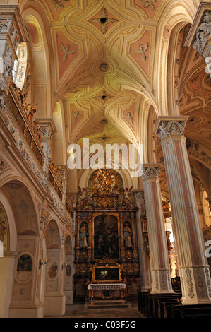 Navata della Chiesa Parrocchiale di San Salvator e Santa Croce, 1761-1766 Restauro in stile rococò, Kirchplatz 5, Polling Foto Stock