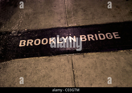 Ponte di Brooklyn sign in cemento Foto Stock