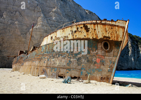 La spiaggia di Navagio o Shipwreck, a Smugglers' cove a Zante/Zante Grecia Foto Stock