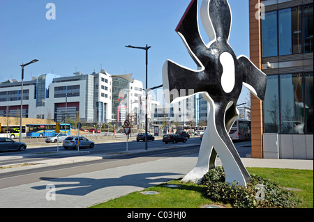 Scultura di Fernand Leger, La Grande Fleur Qui Marche creato nel 1952, lo shopping mall, Avenue John Fitzgerald Kennedy street Foto Stock