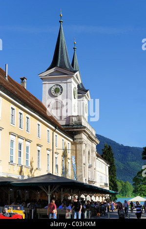 Ducale birreria bavarese, Braeustueberl Tegernsee Tavern, un ex monastero benedettino, il lago di Tegernsee, Alta Baviera, Baviera Foto Stock