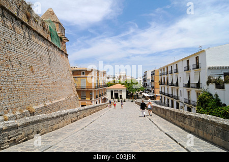 Portal de Ses Taules, city gate, mura Muralla, Dalt Vila, la storica città vecchia, Sito Patrimonio Mondiale dell'Unesco, Ibiza, Pityuses Foto Stock