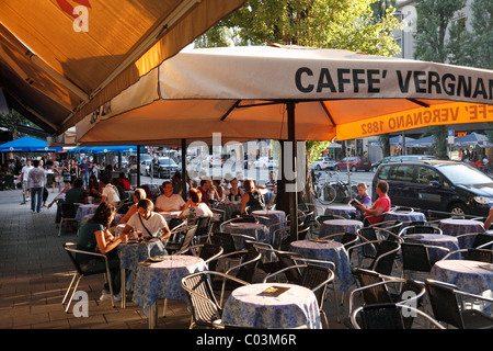 Caffe Vergnano Cafe, Leopoldstrasse Street, Quartiere di Schwabing Monaco di Baviera, Baviera, Baviera, Germania Foto Stock