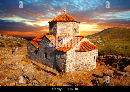 La chiesa bizantina se Taxiarches (Arcangeli) costruito sul Sancturay di Zeus Hellanios, Egina, greco ISOLE DELL'ARGOSARONICO Foto Stock