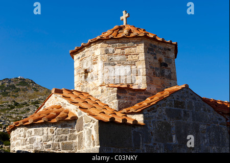 La chiesa bizantina se Taxiarches (Arcangeli) costruito sul Sancturay di Zeus Hellanios, Egina, greco ISOLE DELL'ARGOSARONICO Foto Stock