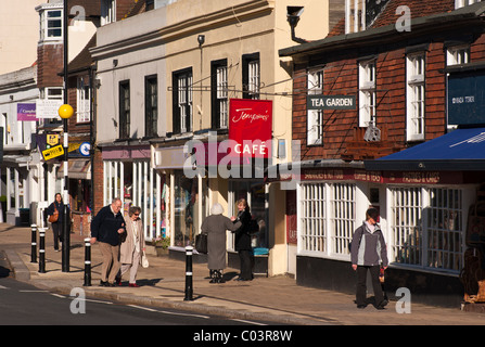 I negozi di High Street battaglia East Sussex England Foto Stock