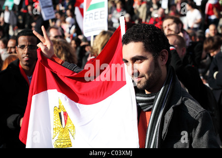 In solidarietà, in defiance: giornata di azione globale per l'Egitto. Trafalgar Square, Londra Foto Stock