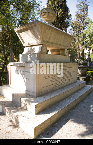 La tomba di Henry Fielding al Cimitero degli Inglesi (Cemiterio dos Ingleses) a Lisbona, Portogallo. Foto Stock