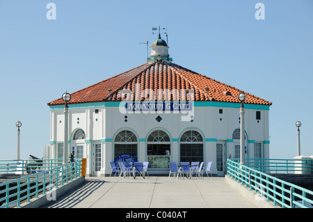 Acquario e Cafe al termine della Manhattan Beach, California ocean Pier. Foto Stock