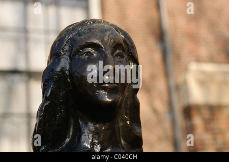 Statua di Anne Frank in Amsterdam Foto Stock