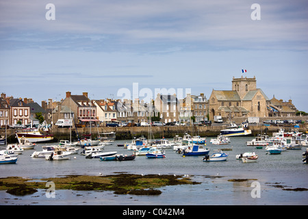 Il pittoresco porto di pesca di Barfleur in Normandia, Francia Foto Stock