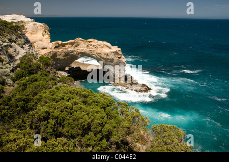 Rocce erose e la fascia costiera, Parco Nazionale di Port Campbell, Great Ocean Road, Victoria, Australia Foto Stock