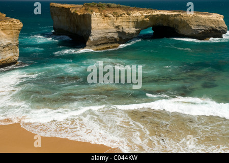 Rocce erose, Londra Arco (ponte), il Parco Nazionale di Port Campbell, Great Ocean Road, Victoria, Australia Foto Stock