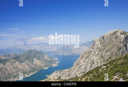 Vista dalla strada per il parco nazionale di Lovcen, Kotor, Boka Kotorska, Montenegro Foto Stock