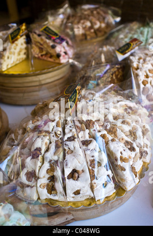 Tarte de Tendre torrone dolci in vendita a Brantome in Nord Dordogne, Francia Foto Stock