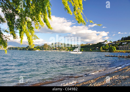 Vista sul lago, il lago Wanaka, Wanaka, Regione di Otago, Isola del Sud, Nuova Zelanda Foto Stock