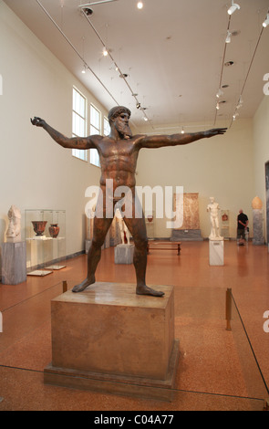 Statua in bronzo di Zeus o Poseidone, Museo Archeologico Nazionale di Atene, Grecia Foto Stock