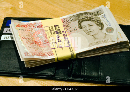 £50 note. Grande grappolo della sterlina inglese cinquanta sterline denaro in valuta, London, England, Regno Unito, Europa Foto Stock