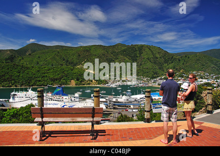 Vista della città e del porto di Picton Queen Charlotte Sound, Marlborough Sounds, regione di Marlborough, Isola del Sud, Nuova Zelanda Foto Stock