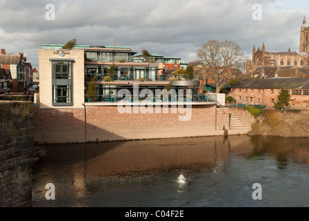 Riva sinistra ristorante e sale per banchetti centro sul fiume Wye in Hereford Foto Stock