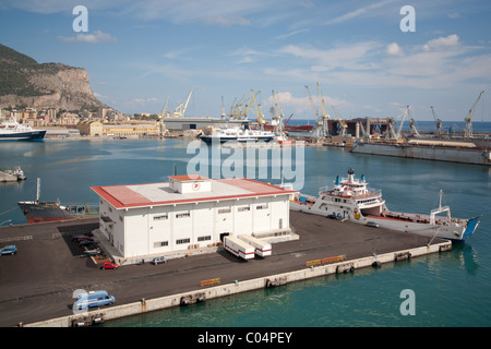 Porto di Palermo e cantieri di riparazione navale Foto Stock