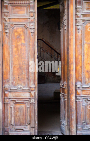 Porta nella Città Vecchia di Baku in Azerbaijan Foto Stock