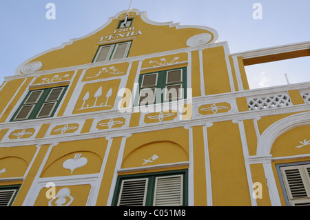 La Penha edificio affacciato a Sant'Anna Bay a Willemstad, Curacao date dal 1708 ed esemplifica architettura coloniale olandese. Foto Stock