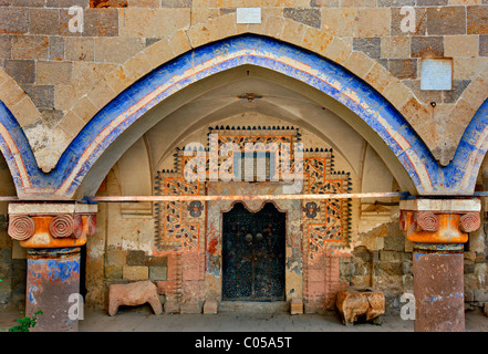 Il cancello principale della vecchia chiesa greco ortodossa dei Santi Elena e Costantino in Sinasos, Cappadocia, Turchia Foto Stock