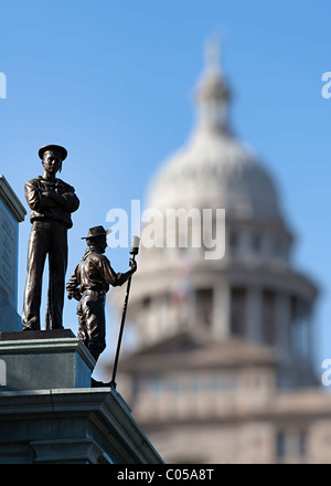 Statue sul memoriale di guerra Texas State Capitol Building di Austin in Texas USA Foto Stock