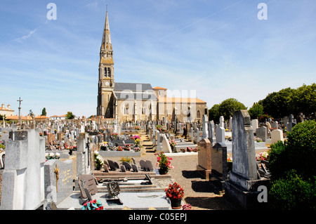 La chiesa a Talmont St Hilaire in Vandea Francia Foto Stock