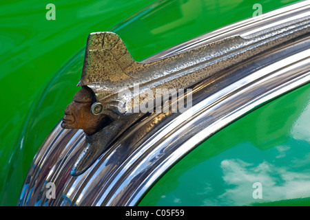 Ornamento del cofano su1948 Streamliner Pontiac Sedan Coupe. Foto Stock