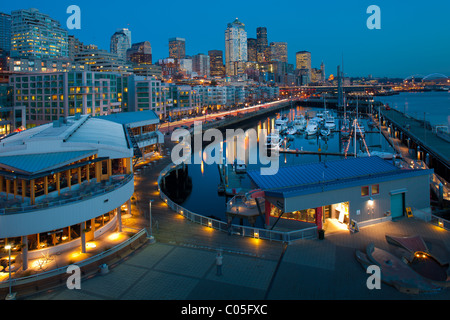 Seattle Waterfront e sullo skyline Foto Stock