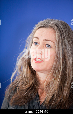 Polly Higgins autore di sradicare Ecocide presentare al mondo Forum aperto a Brantwood casa nel distretto del lago, UK. Foto Stock