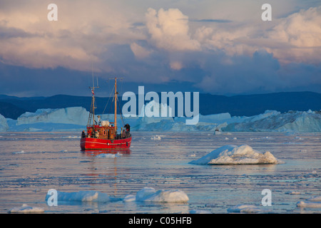 La barca turistica e degli iceberg nel Kangia icebergs, Disko-Bay, West-Greenland, Groenlandia Foto Stock