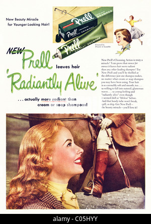 Originale degli anni cinquanta piena pagina di pubblicità in consumatori americani magazine per PRELL SHAMPOO Foto Stock