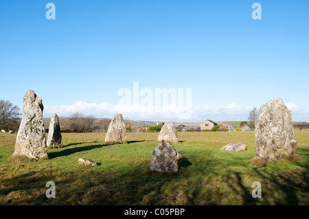 Un antico cerchio di pietra nel villaggio di Duloe in Cornwall, Regno Unito Foto Stock