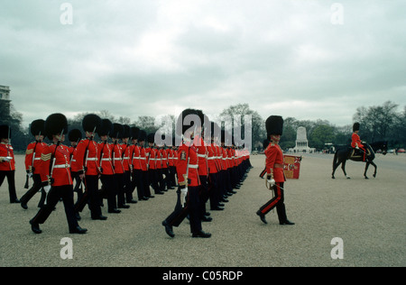 Le guardie scozzesi trooping il colore con la sfilata delle Guardie a Cavallo Foto Stock