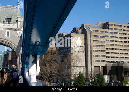Tower Hotel vicino al Tower Bridge di Londra, Inghilterra Foto Stock