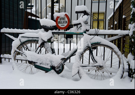 Nevicato in bicicletta in Amersfoort, Paesi Bassi Foto Stock