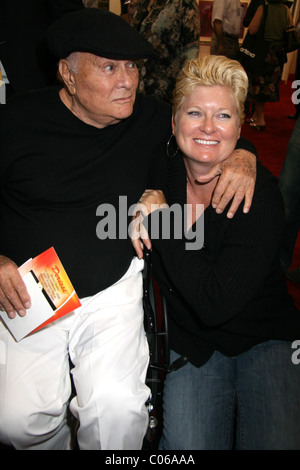 Tony Curtis e Jill Vandenberg aka Jill Curtis Motion Picture leggenda Tony Curtis ha ricevuto un riconoscimento alla Carriera a Foto Stock