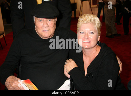 Tony Curtis e Jill Vandenberg aka Jill Curtis Motion Picture leggenda Tony Curtis ha ricevuto un riconoscimento alla Carriera a Foto Stock