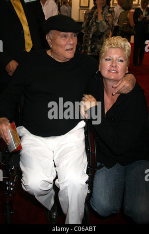 Tony Curtis e Jill Vandenberg aka Jill Curtis Motion Picture leggenda Tony Curtis ha ricevuto un riconoscimento alla Carriera a Foto Stock