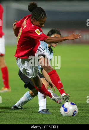 Rachel Yankey Inghilterra prendono in Argentina in stadi di gruppo del 2007 Coppa del Mondo Donne a Chengdu Stadium con l'Inghilterra Foto Stock