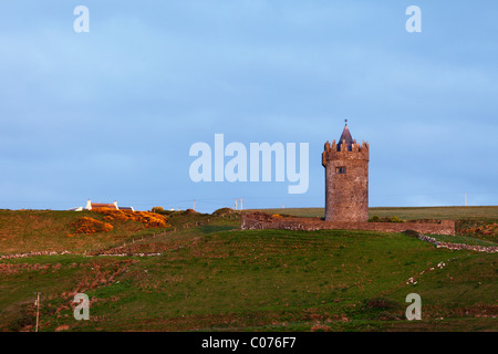 Il castello di Doonagore, Doolin, County Clare, Irlanda, Europa Foto Stock