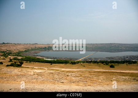 Estrazione del sale in Lake Katwe vicino alla Queen Elizabeth National Park, Uganda occidentale Foto Stock