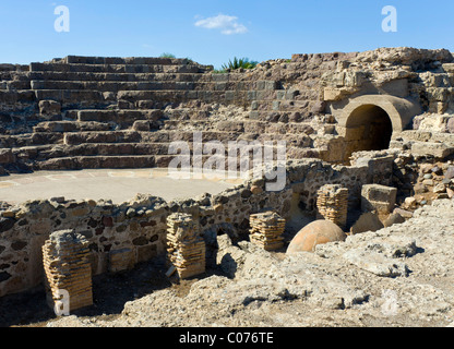 Anfiteatro della antica Nora sito archeologico, vicino a Pula, Sardegna, Italia meridionale, Europa meridionale, Europa Foto Stock