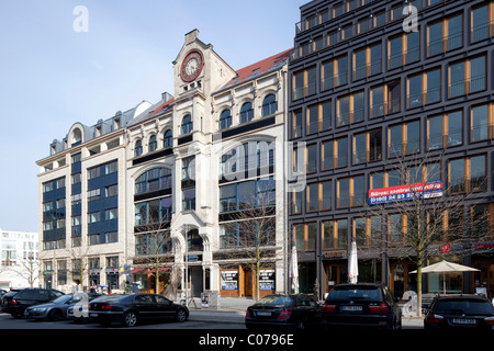 Storici e moderni edifici per uffici su Hausvogteiplatz square, quartiere Mitte di Berlino, Germania, Europa Foto Stock