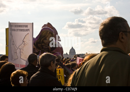 Donne manifestazione contro Silvio Berlusconi a Roma Foto Stock